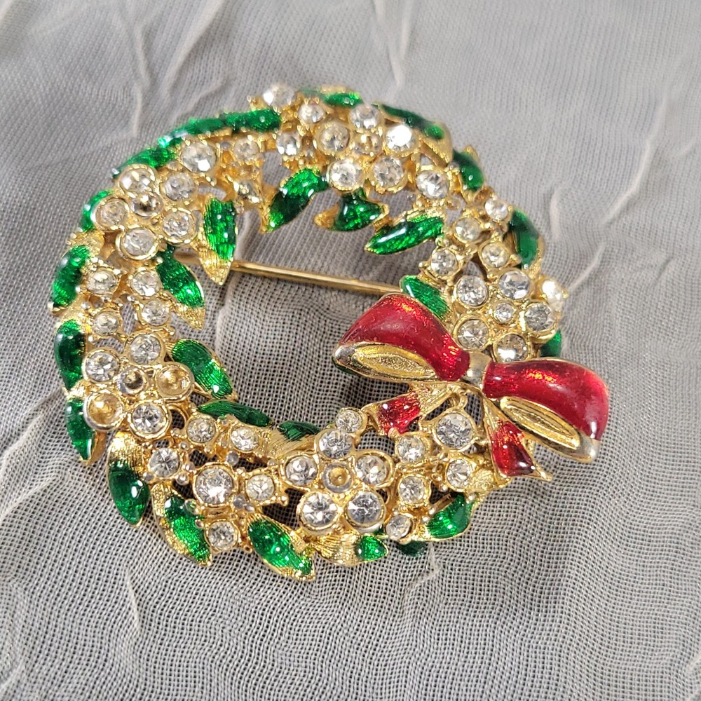 Vintage Christmas Wreath Brooch Gold Green Red Enamel Rhinestone Holiday Pin